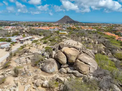 Hooiberg-CasiBari-Rock-Formation